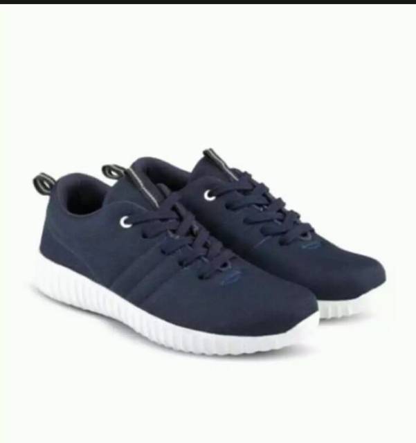 Sepatu Sneakers Kets Pria Polos Santai