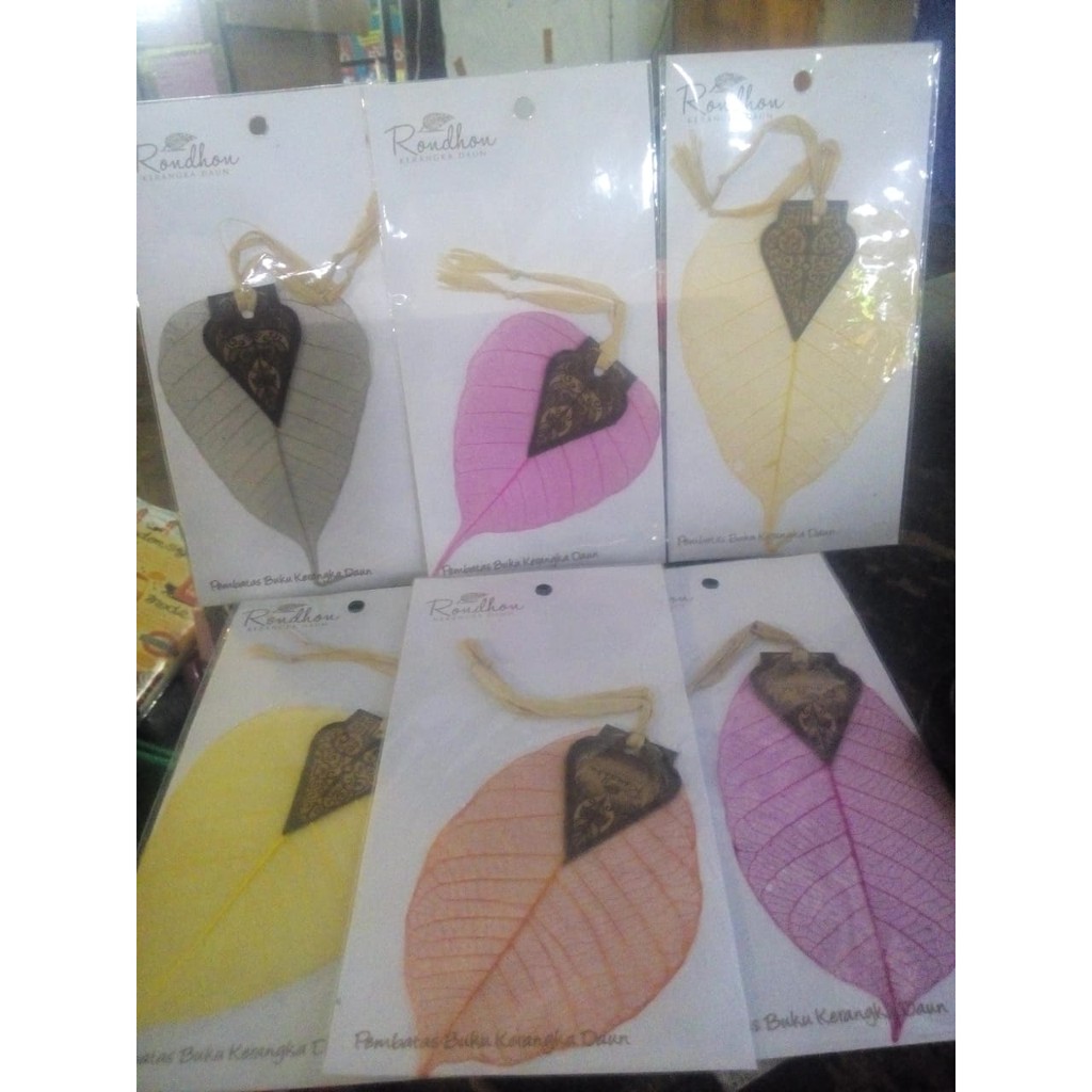 

PEMBATAS BUKU KERANGKA DAUN