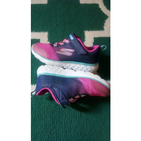 Sepatu skechers anak perempuan preloved