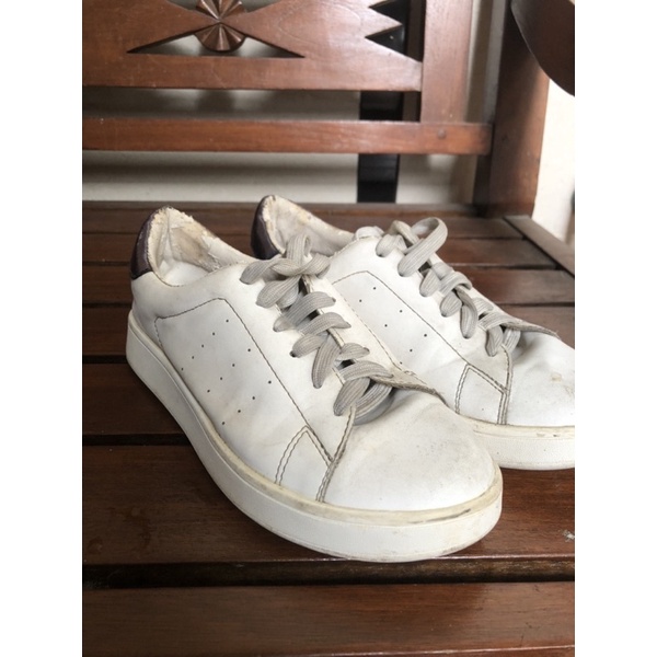 PRELOVED SEPATU PUTIH nobrand