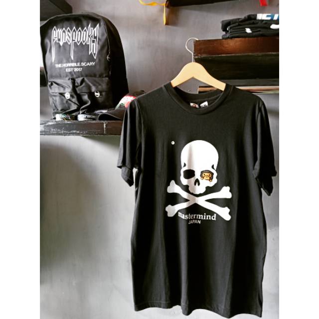 T SHIRT X A BATHING APE