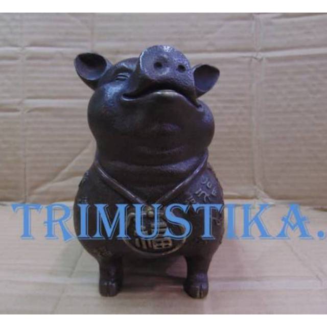 Patung Babi Fuk Besar Kuningan