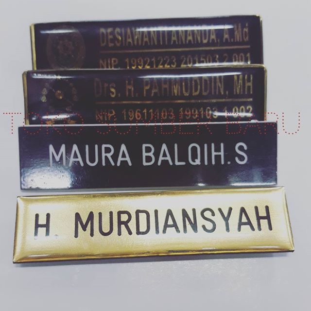 

Papan nama / nametag