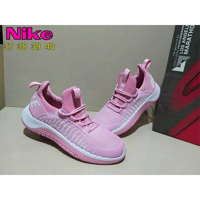 Sepatu Olahraga Cewek