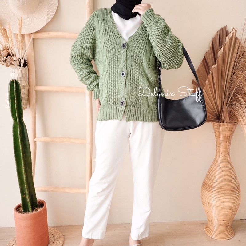 Chavina cable sweater premium