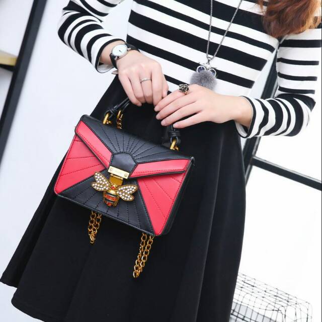 Gucci Shoulder Bag😍😍😍
Mini Leather Gucci Linea Bee 

Code : CG-891#