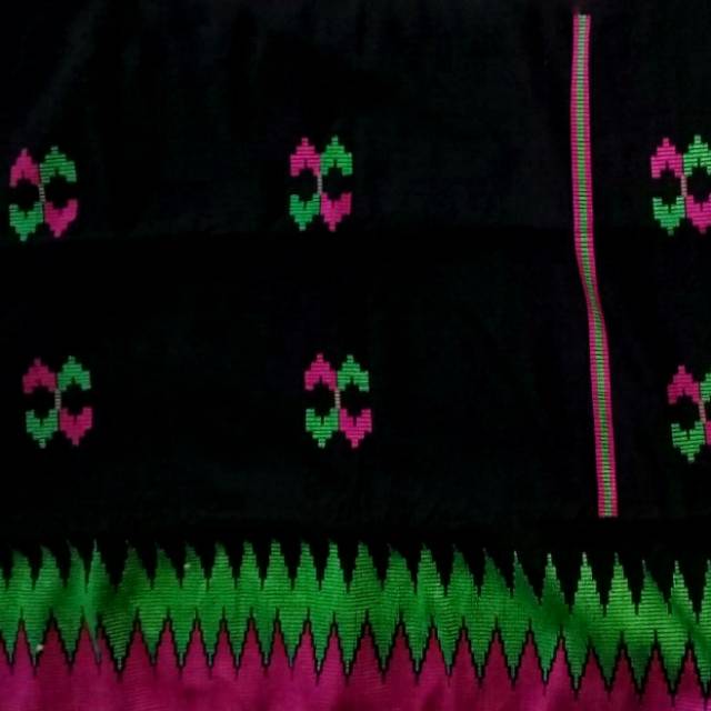 Tembe Nggoli corak hijau pink