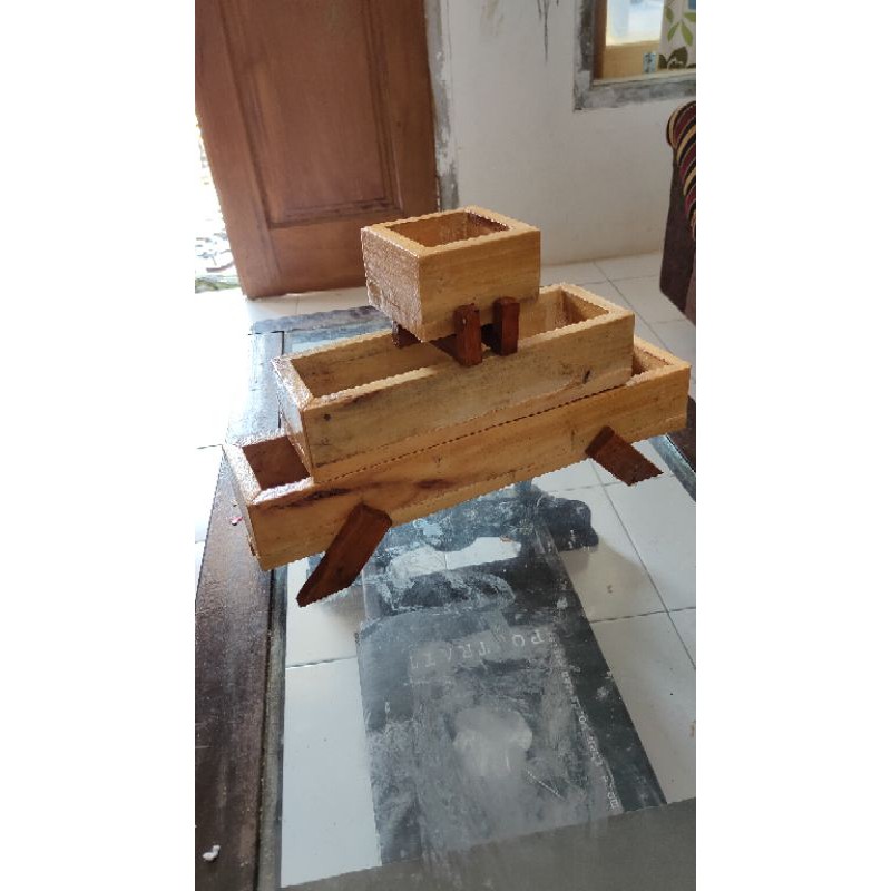 Pot kayu jati belanda minimalis