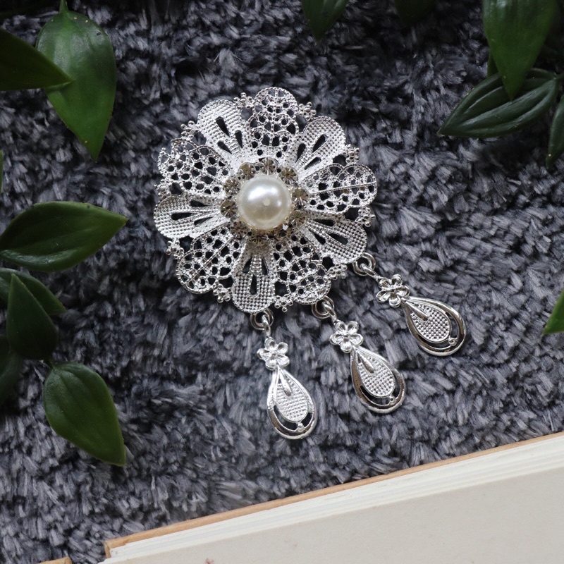 Brooch / bros cantik / bros jilbab / bros murah / bros murmer / bros love / bros geometri / Bros Mewah Bros Elegan Bros Hijab Bros Kebaya Bros Dada bros Tuspin Bros Pin Btrooch Korean Style Brooch AKsesories Jilbab Accessories BRS-B02 Bros Daily BZO-SILVER-PIPO CMBUNG