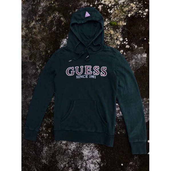 hodie Guess