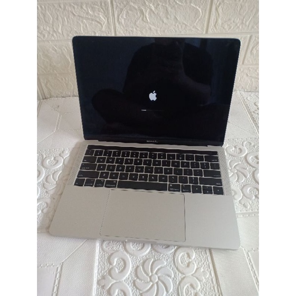 MACBOOK PRO 2018 TOUCHBAR CORE i7 RAM 16GB SSD 256GB 13 INCHI MULUS GARANSI
