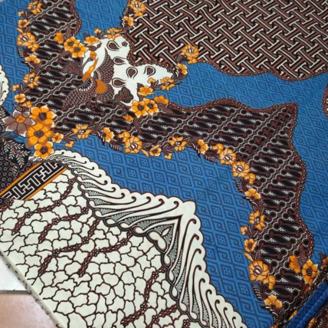 Kain Batik  solo motif  parang manuk kawung warna dasar  biru 