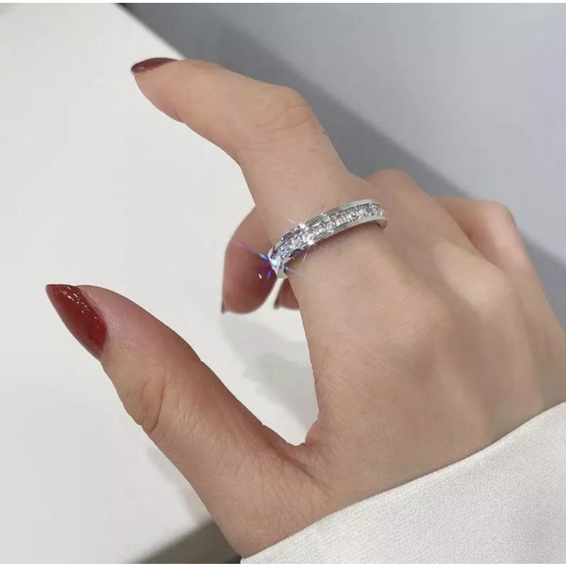 Cincin Titanium Diamonds Kubik Keliling Tersedia Warna Gold dan Silver