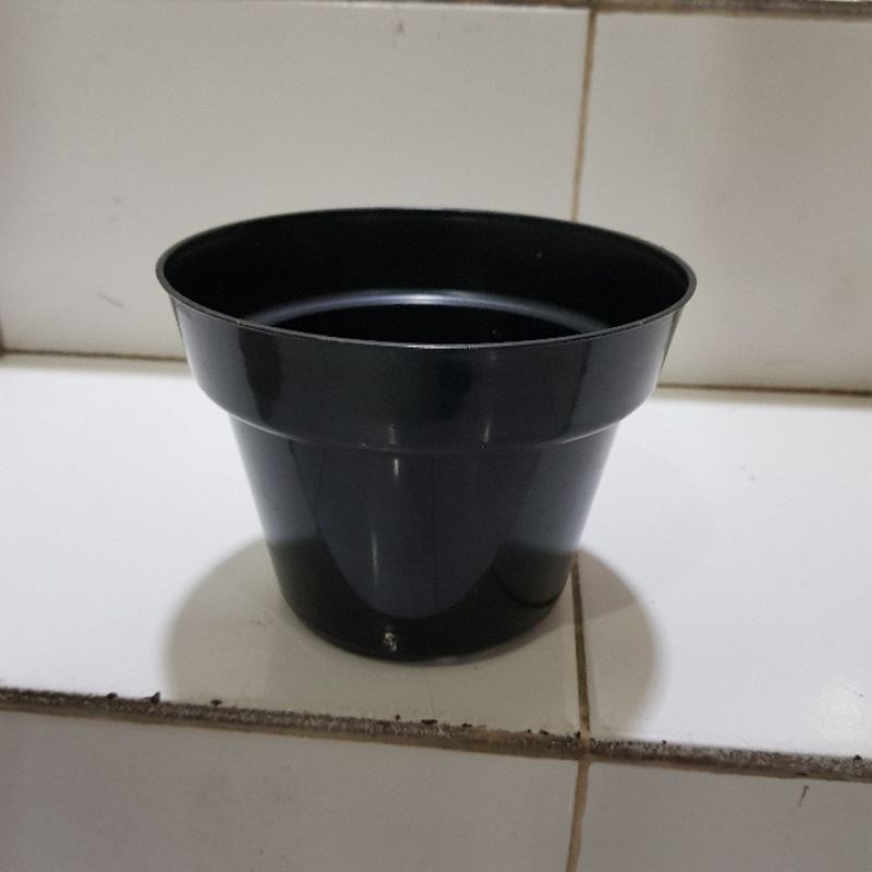 Pot 12 cm Hitam Murah - Pot Bulat Mini Kecil Bisa Untuk Vas Bunga Pot 12 cm Hitam Polos Pot Tawon 12 U1