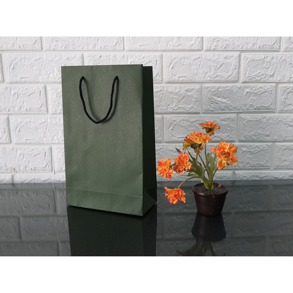 

Paperbag Kraft Hijau 18 x 29 x 8 cm