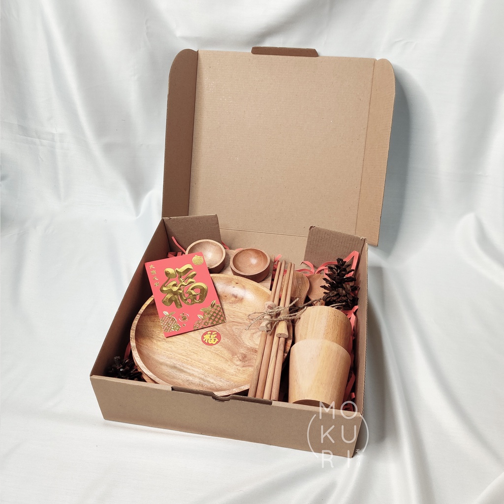 

Hampers Imlek / Sincia / Chinese New Year Hampers / piring kayu / alat makan kayu