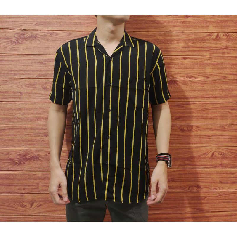 kemeja salur / kemeja Strip pria lengan pendek