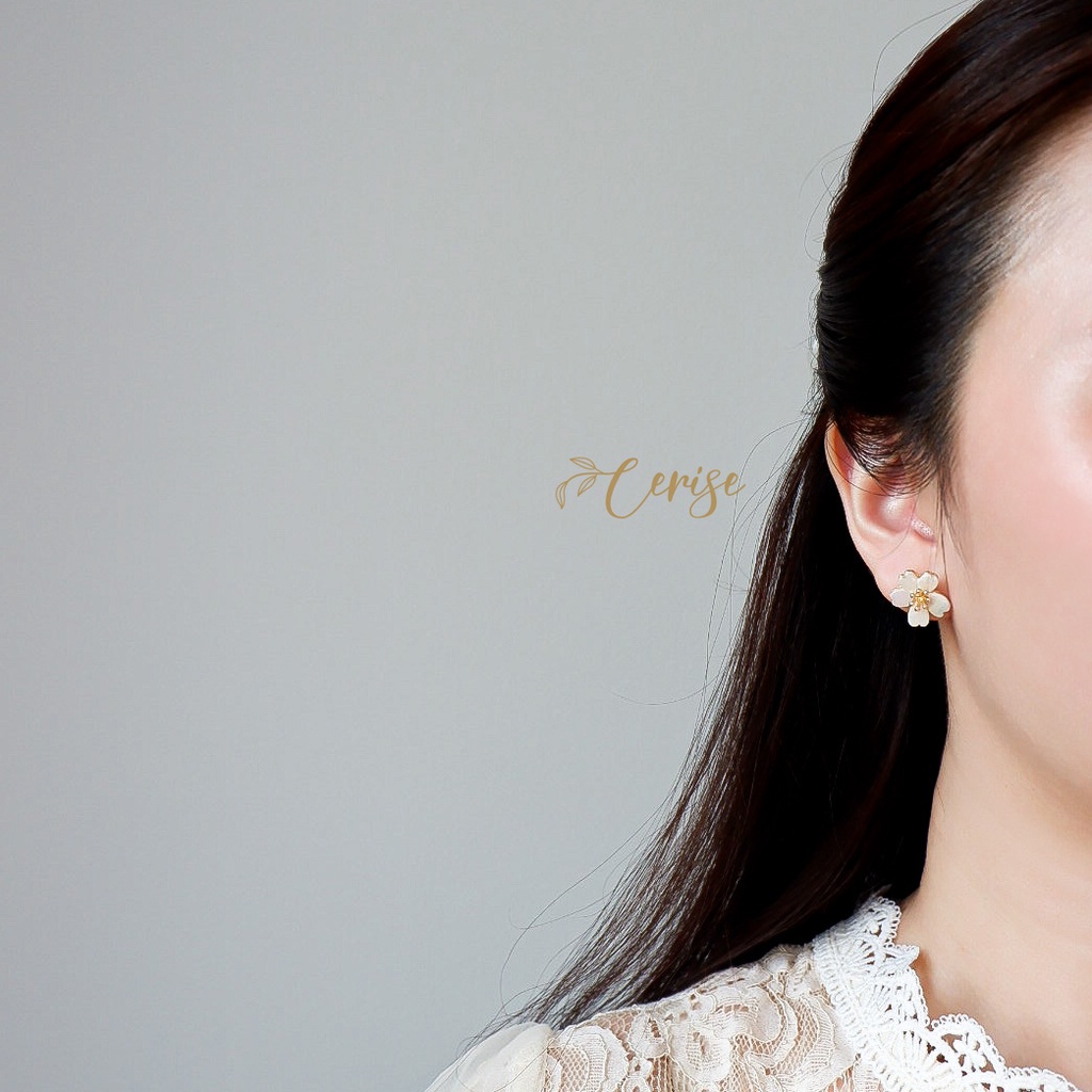 Cecilia Earrings | Anting tusuk bunga korea putih cantik aksesoris wanita trendy stylish