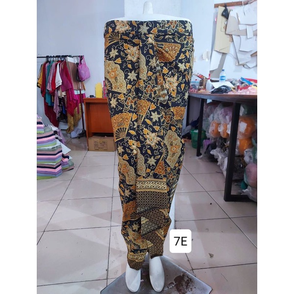 (2/3) Rok batik FOIL EMAS pinggang karet. Langsung pakai. Termurah produksi sendiri. KeroncongBusana-7E