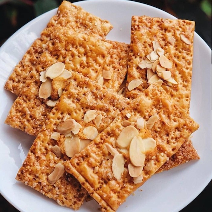 

Almond Crackers Kue Kering MISOL netto 100 Gr kemasan plastik