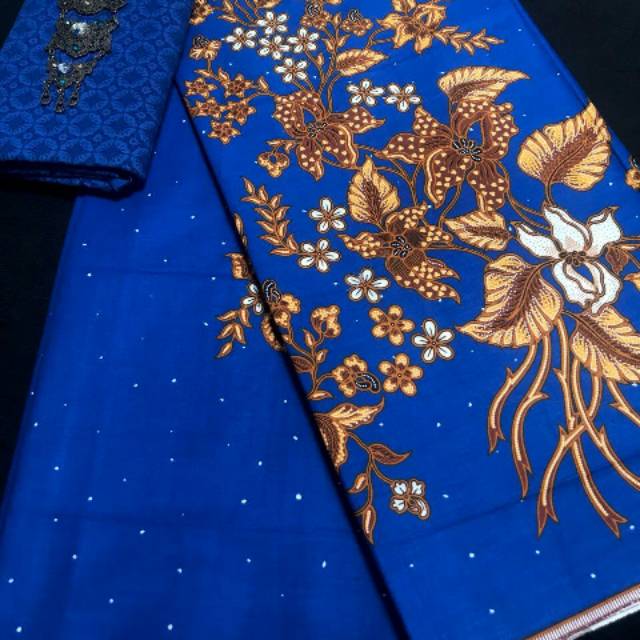 Kain batik hitam manis