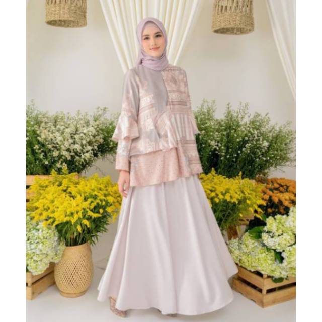 Jeumpa blouse wearing klamby