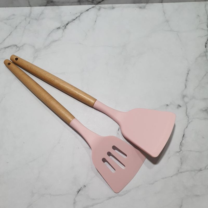 silicone cooking turner with wooden handle / sodet masak gagang kayu
