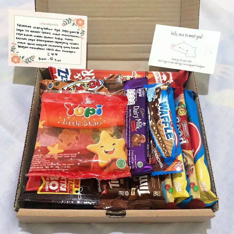 

SNACK BOX GIFT/ KADO WISUDA / KADO ULTAH/HAMPERS BOX (FREE RQUEST & CUSTOM)