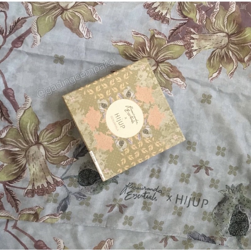 Shafaq Grey scarf ria miranda