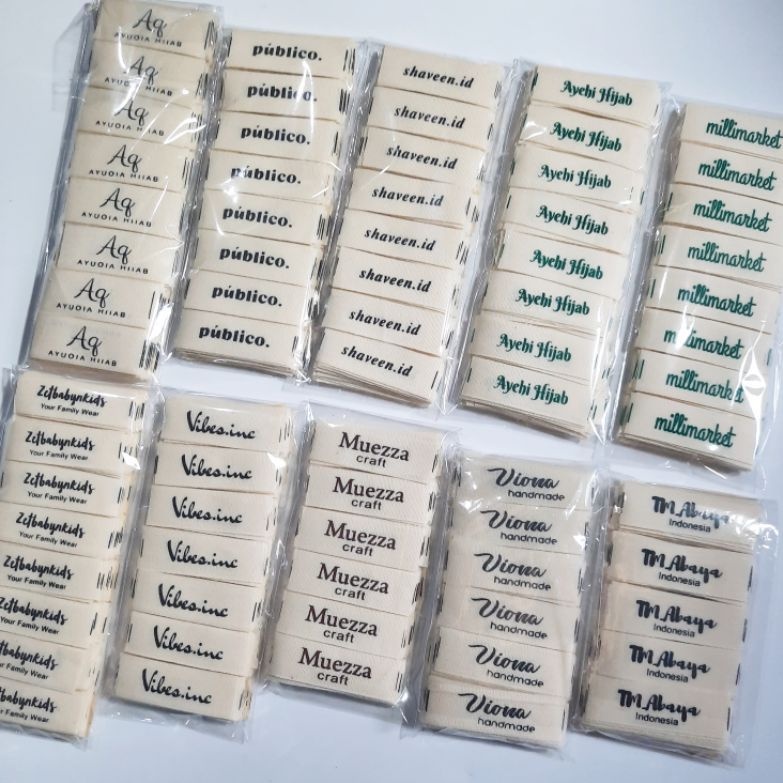 

Label hijab Labe baju Label Katun / Label Hijab / Label baju / Label Pakaian / Label Konveksi Sablon