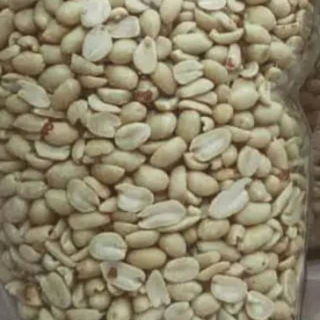 

1kg Kacang tanah lokal kupas ari mentah/kacang kupas/ kacang bawang/ose/cemilan kacang/kacang tanah