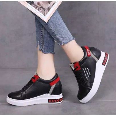 sepatu sneakers wanita