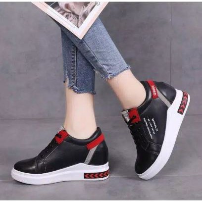 sepatu sneakers wanita