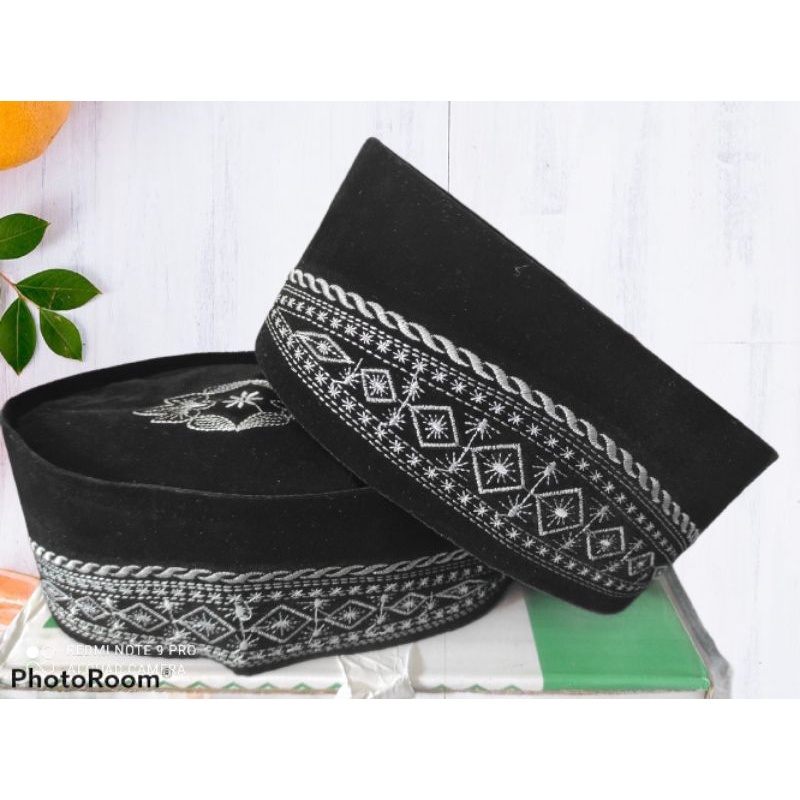 songkok, songkok hitam, peci hitam, songkok batik, peci hitam