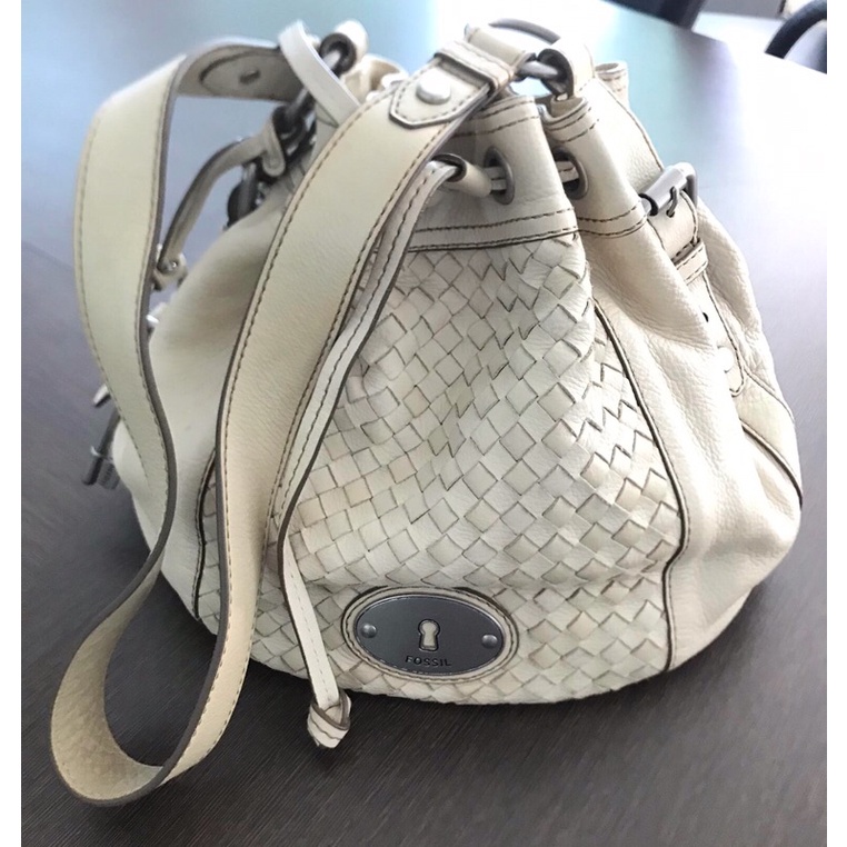 Preloved Fossil maddox Drawstring woven bone bucket bag