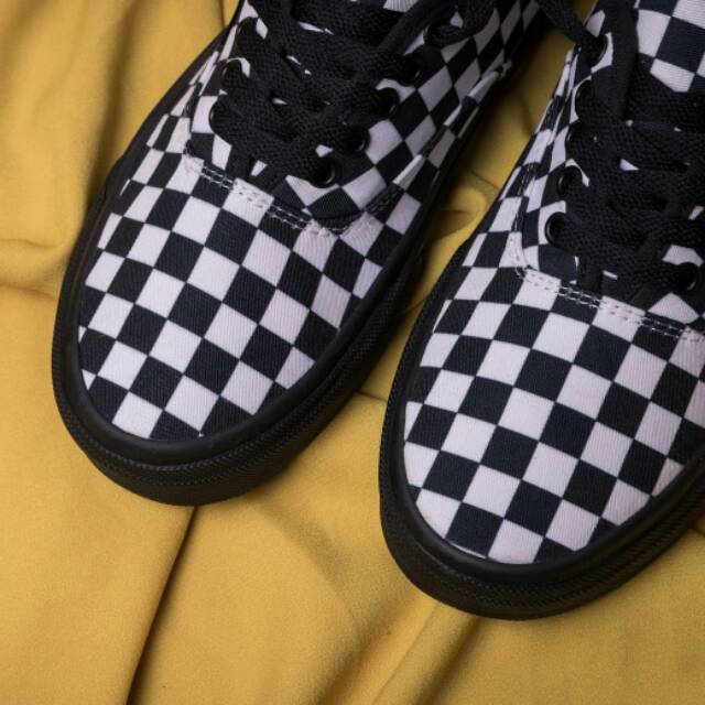 SEPATU VANS AUTHENTIC CHECKERBOARD BLACK WHITE SOL HITAM