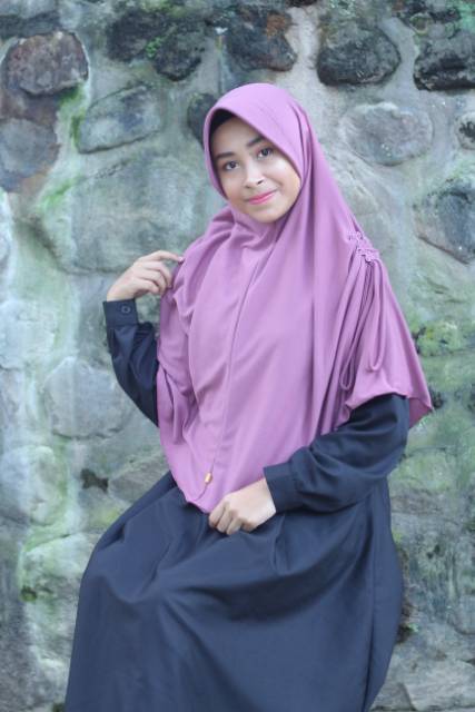 jilbab serut pundak jumbo cantik khimar bergo bahan kaos kerudung serut  SAMPING