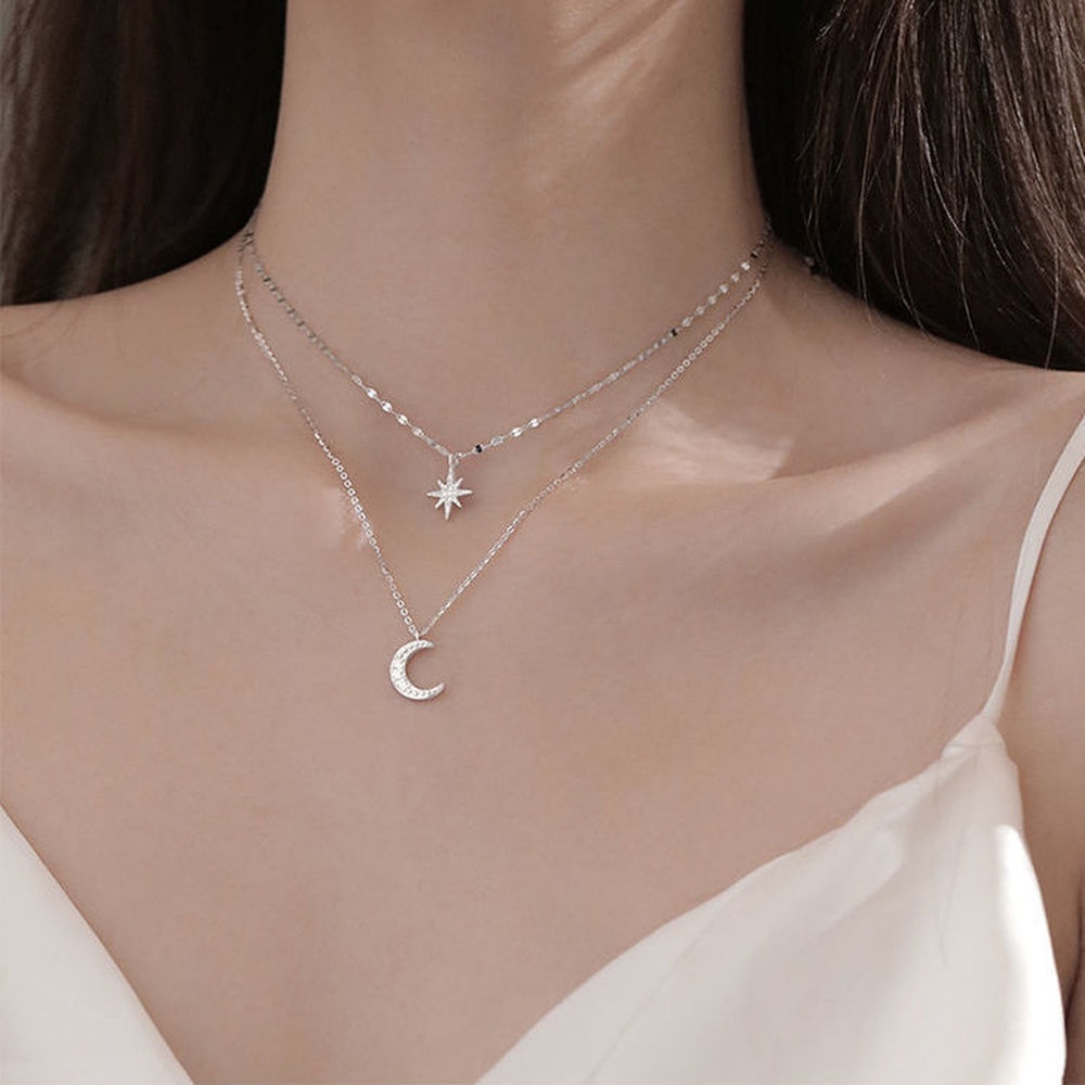 Kalung Rantai Klavikula Desain Bulan Bintang Model Lapis Ganda Aksen Berlian Untuk Wanita