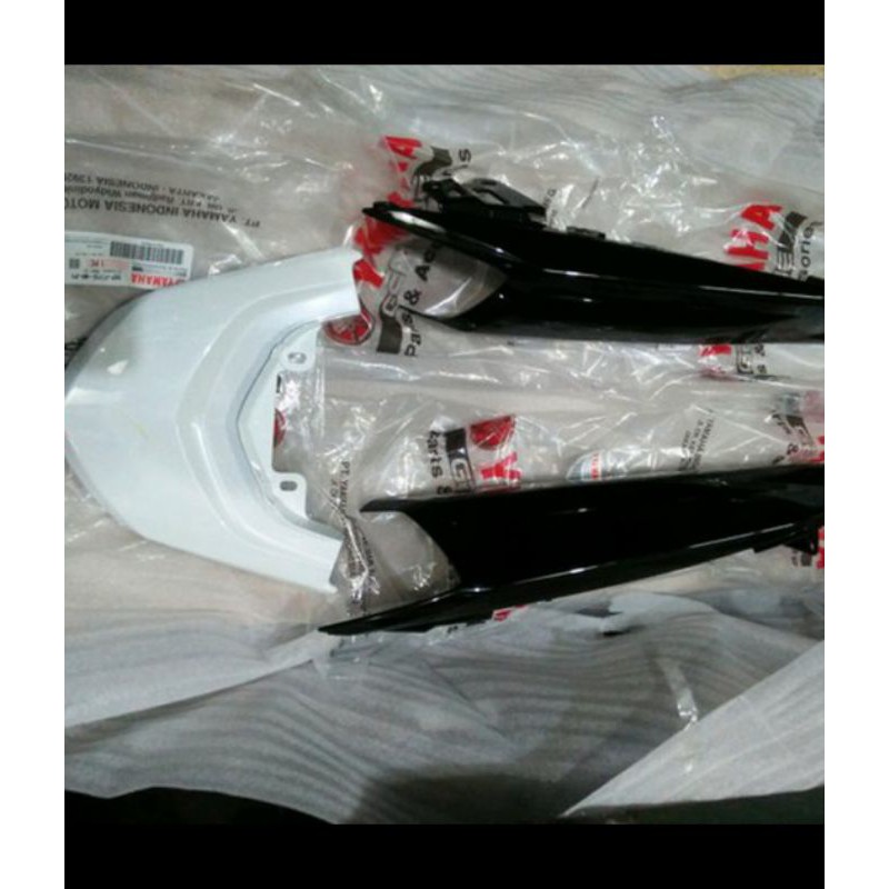 Sambungan body belakang set mio soul gt 115 putih original ygp