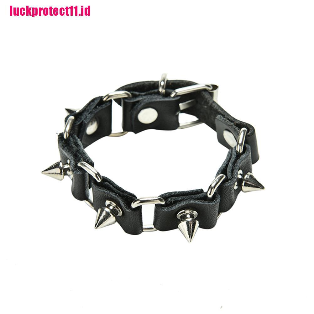 (LUCK) 1pc Gelang Tangan Kulit Aksen Rivet Spike Metal Gaya Gothic Untuk Wanita