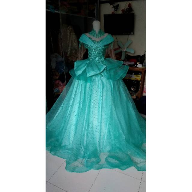 Gaun pengantin hijau tosca