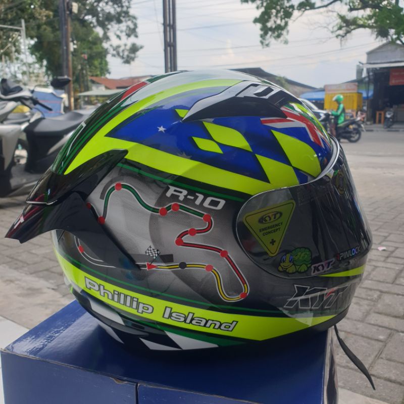 Helm KYT r10 motif_ KYT R10 Paket Ganteng