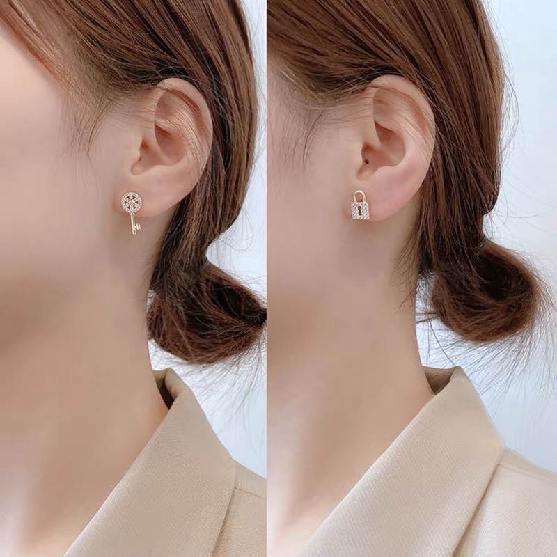 Anting S925 silver needle Bentuk Kunci Aksen Berlian Gaya Korea Untuk Wanita