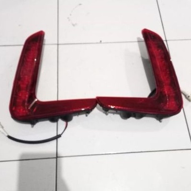 LAMPU REFLEKTOR BEMPER BELAKANG WULING CONFERO R / L SATUAN