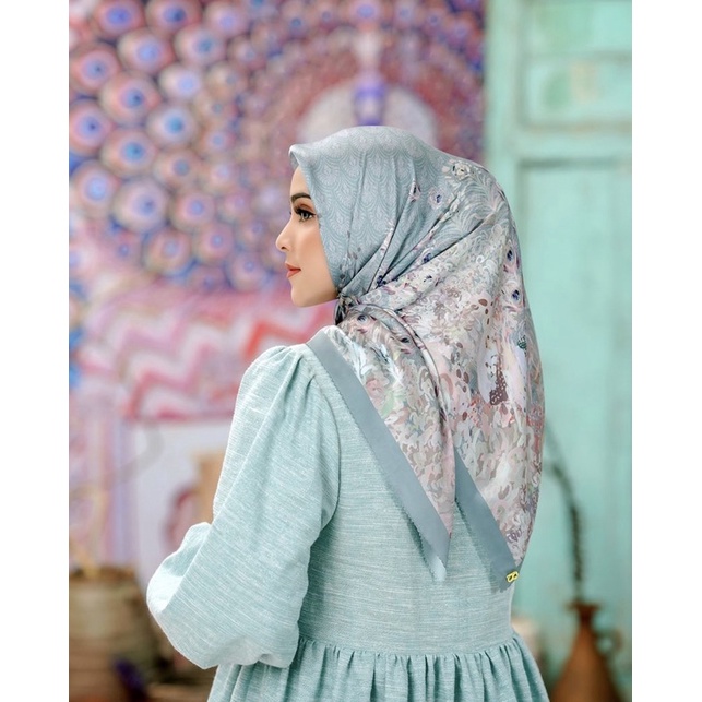 Buttonscarves The Ederra Series - Green Milieu