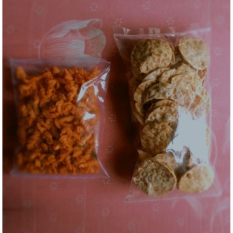 

kripik tempe dan mie kriting pedes