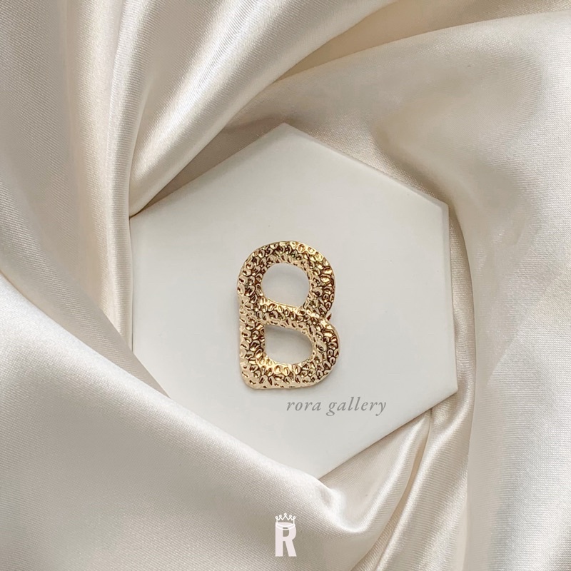 Rora PART 1 NEW BROOCH | BROS BUTTONSCARVES | Rora Gallery-Y gold