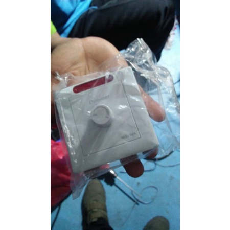 Saklar dimmer atau pengaturan kecepatan odong