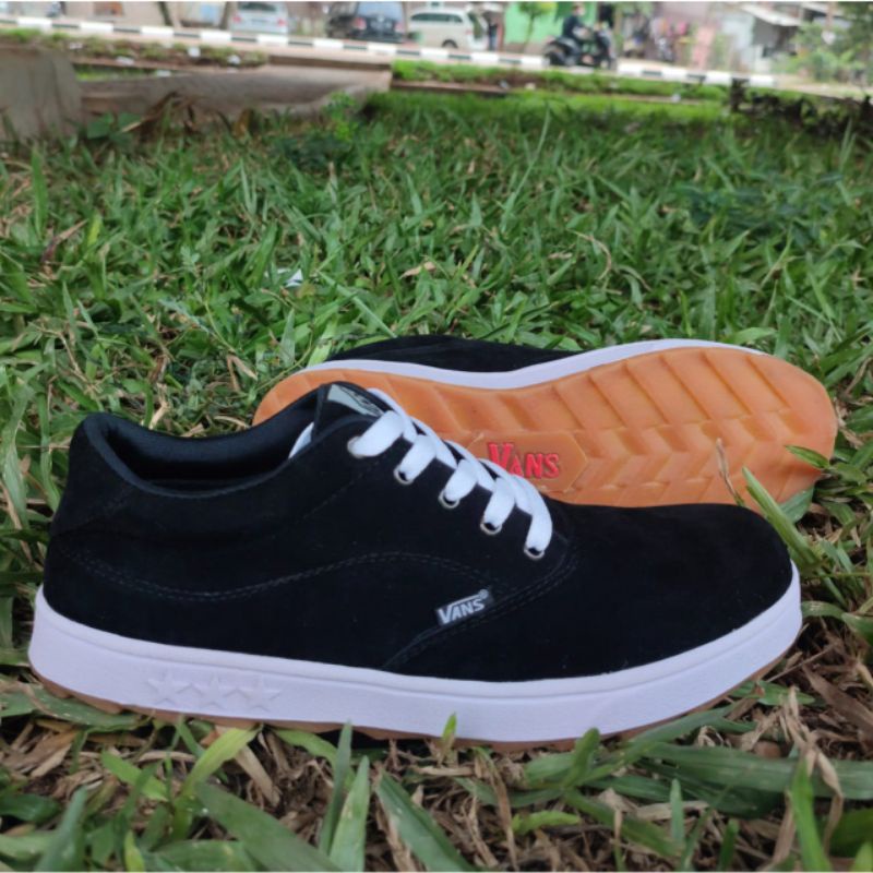 Sepatu Pria Sneakers Hitam Putih VNS HT21 Terbaru Sepatu Sneaker Cowok Keren Buat Gaya Dan Sekolah