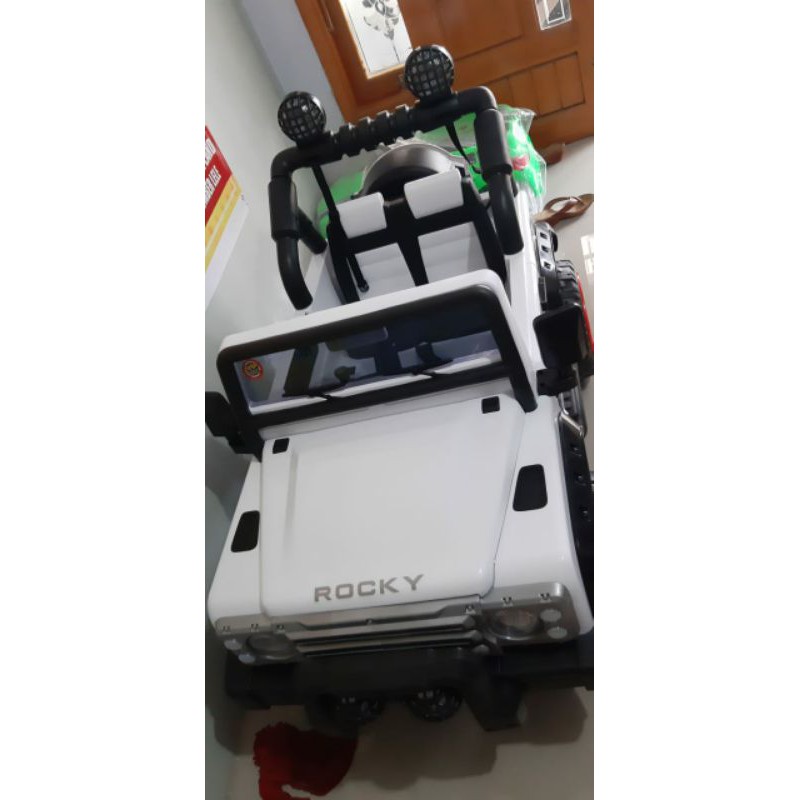Mobil_Aki_Jeep_Rocky_Anak-anak